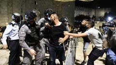 الاحتلال يعتقل أسيرا محررا من يعبد في القدس