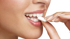 ما هي فوائد العلكة الخالية من السكر؟