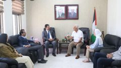 البكري يطلع القنصل العام المصري على أوضاع محافظة الخليل