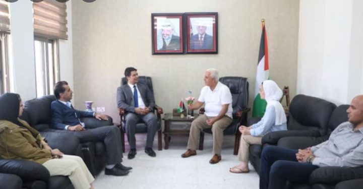 البكري يطلع القنصل العام المصري على أوضاع محافظة الخليل