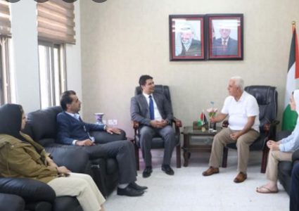 البكري يطلع القنصل العام المصري على أوضاع محافظة الخليل