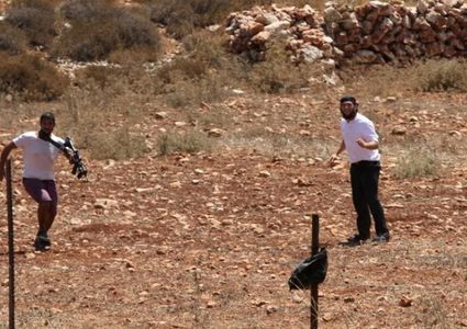 مستوطنون يسيجون محيط نبع عين الحلوة بالأغوار الشمالية