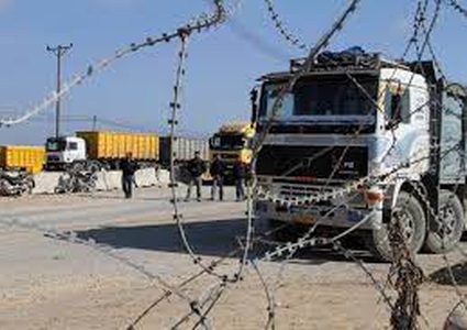 الاحتلال يمنع إدخال شاحنات وقود إلى غزة