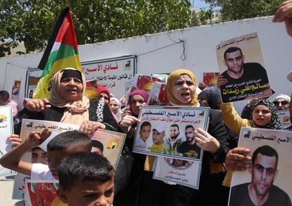 وقفة اسناد مع الأسرى المضربين عن الطعام في الخليل