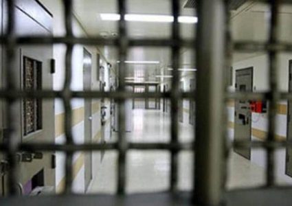 15 أسيرا يواصلون إضرابهم عن الطعام رفضا لاعتقالهم الإداري