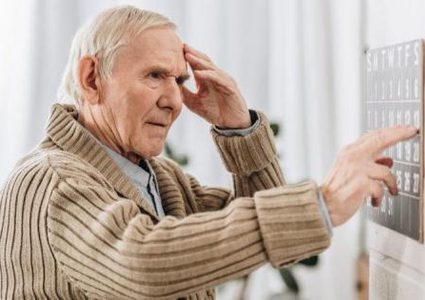 علامات مبكرة تحذر من الإصابة بالخرف