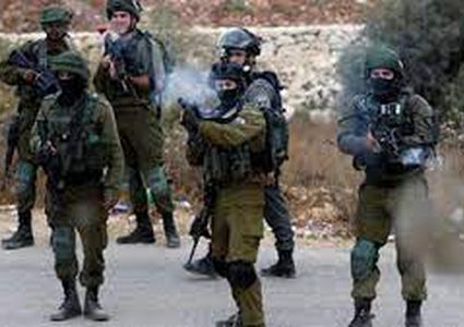 الخليل:إصابة طفل بجروح خطيرة جراء إطلاق قوات الاحتلال النار عليه