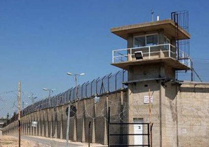 قوات القمع تقتحم سجن عسقلان