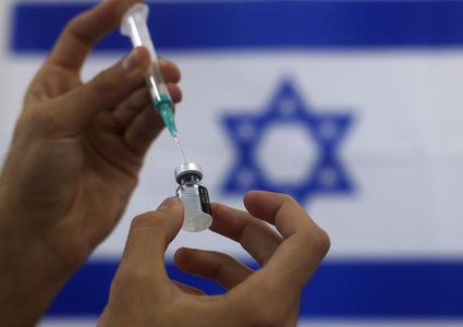 بينيت يدرس توصية إعطاء جرعة ثالثة من اللقاح المضاد لكورونا