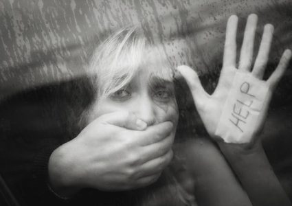 أرجنتيني يختطف فتاة ويحبسها 23 عاما