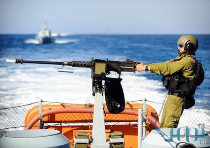 بحرية الاحتلال تعتقل صياديْن في بحر شمال القطاع