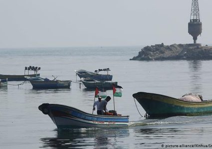 الاحتلال يعيد توسيع مساحة الصيد ويقر تسهيلات جديدة لقطاع غزة