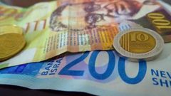 انخفاض على سعر صرف الدولار مقابل الشيكل