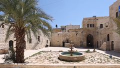 قلعة البرقاوي معلمٌ أثري يروي قصصاً منذ 350 سنة ماضية