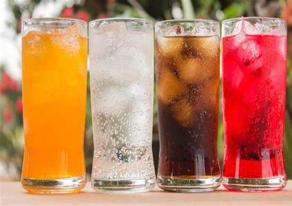 فئات لا يجوز لها تناول المياه الغازية والحلوة