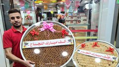 غزة: تجهيز الحلويات في انتظار نتائج الثانوية العامة غدا 
تصوير: أسامة الكحلوت
