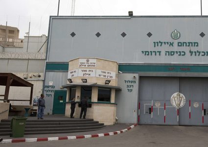 محكمة الاحتلال تمدد اعتقال أسيرة من من عرابة