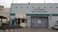 محكمة الاحتلال تمدد اعتقال أسيرة من من عرابة