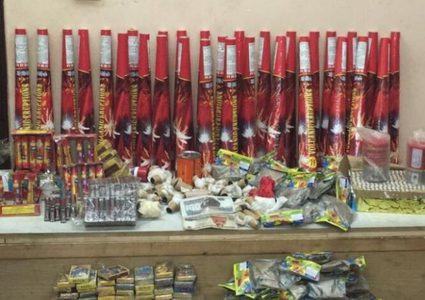 الشرطة تلقي القبض على تجار ومستخدمي ألعاب نارية