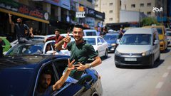 احتفالات الطلبة الناجحين في الثانوية العامة في مدينة نابلس