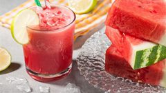 للكبار والصغار..  إرشادات طبية لتناول البطيخ الأحمر