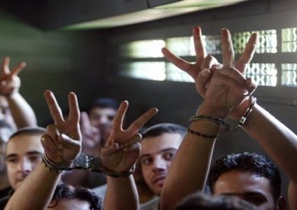 هيئة الأسرى: 98 قرارا إداريا خلال تموز الماضي