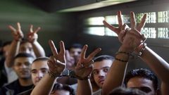 هيئة الأسرى: 98 قرارا إداريا خلال تموز الماضي