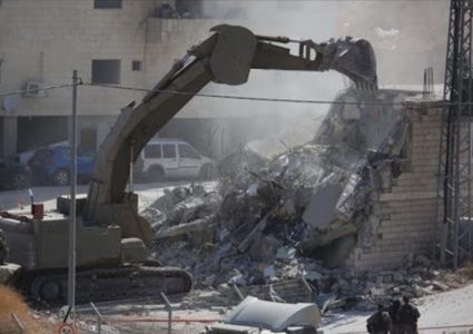 الاحتلال يهدم 8 منشآت تجارية شمال شرق القدس المحتلة