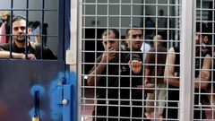 خمسة أسرى يدخلون أعواماً جديدة في الأسر