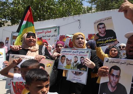 الخليل: وقفة إسناد للأسرى المضربين عن الطعام