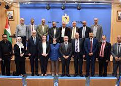 اشتية: نفخر بنوعية التعليم وطلبتنا يستطيعون المنافسة في العالم