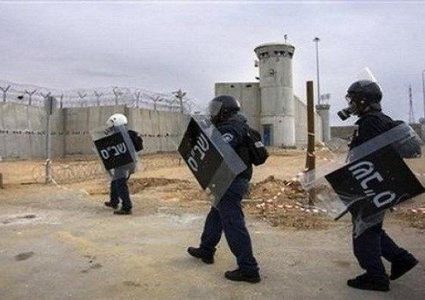 التوتر يسود سجن "عسقلان" والأسرى يطالبون بإغلاق القسم الوحيد فيه