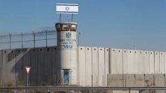 التوتر يسود سجن "عسقلان" والأسرى يطالبون بإغلاق القسم الوحيد فيه