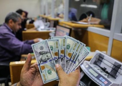 الإعلام العبري:البنوك الفلسطينية ترفض توزيع المنحة القطرية بغزة