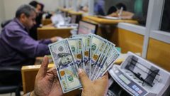 الإعلام العبري:البنوك الفلسطينية ترفض توزيع المنحة القطرية بغزة