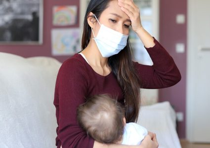 دراسة: لا داعي لإيقاف الرضاعة الطبيعية بعد تلقي الأم للقاح كورونا