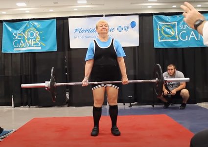 عجوز أميركية تدخل موسوعة غينيس كأكبر رباعة في رياضة رفع الأثقال