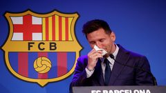 ميسي يجهش بالبكاء خلال في موتمر صحفي في وداع جماهير برشلونة