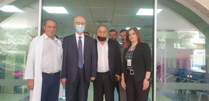 الحمد الله والمحافظ يتفقدان جرحى بيتا في مستشفى نابلس التخصصي