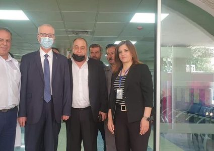 الحمد الله والمحافظ يتفقدان جرحى بيتا في مستشفى نابلس التخصصي