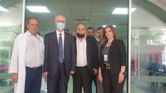 الحمد الله والمحافظ يتفقدان جرحى بيتا في مستشفى نابلس التخصصي