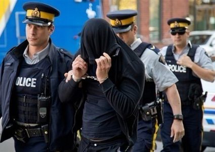 الشرطة الإيطالية تفكك شبكة لتزوير التصاريح الصحية