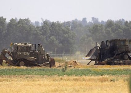 آليات الاحتلال تتوغل وسط قطاع غزة