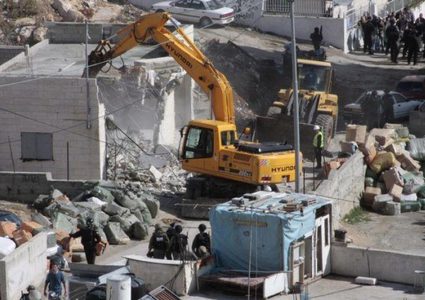 الاحتلال يهدم منزلا من طابقين في سلوان بالقدس