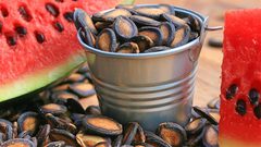 ما هي خطورة تناول بذور البطيخ ؟