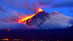 بركان إتنا يستمر في النمو ويزداد ارتفاعا أكثر من أي وقت