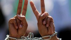 الأسيرين أمجد النمورة وفادي العمور يعلقان إضرابهما عن الطعام