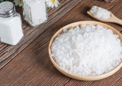 فوائد وأضرار الملح الإنجليزي