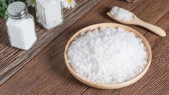 فوائد وأضرار الملح الإنجليزي