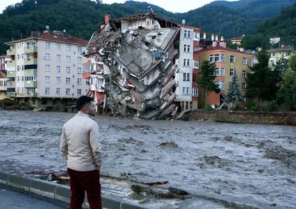 9 قتلى جراء الفيضانات شمال تركيا